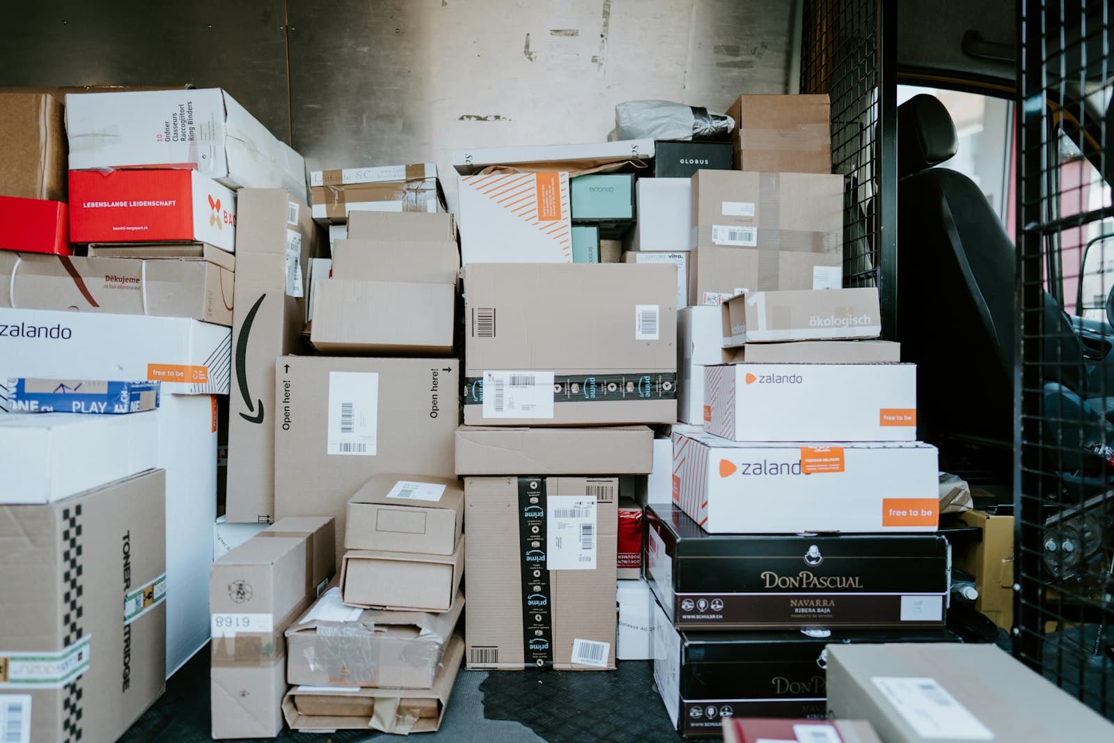 Boxes and parcels prepared for groupage transport